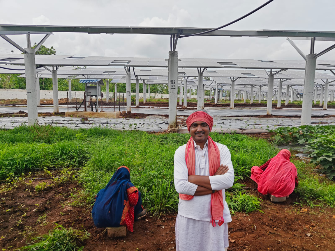 image-with-farmer-in-Agripv-feild.png